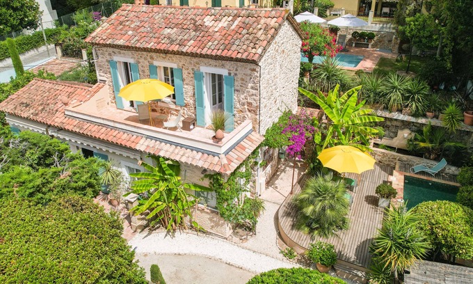 California - Pezou Villa | Superb villa with swimming pool & sauna