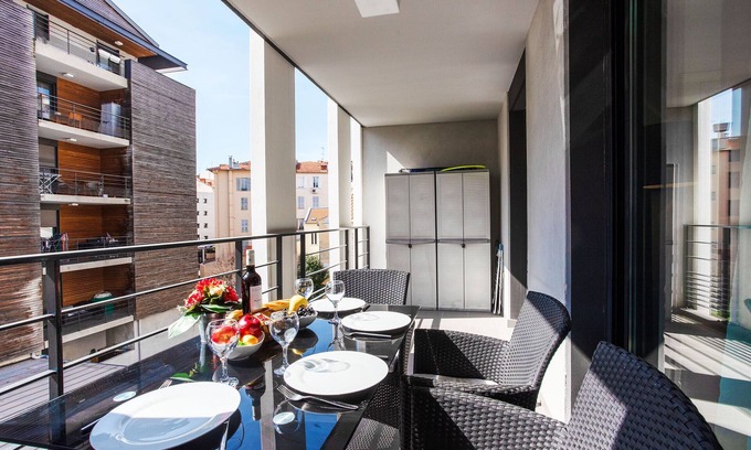 Jean-Medecin Apartment | VICTOR HUGO AP4159 by RIVIERA HOLIDAY HOMES