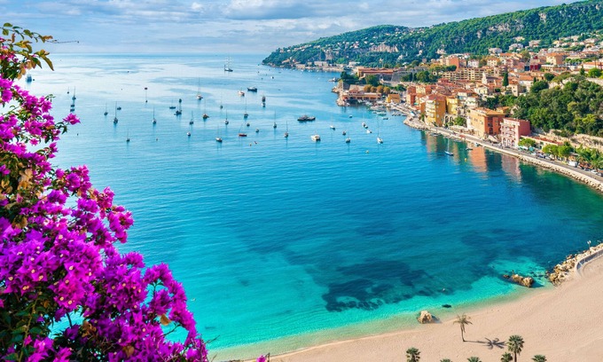 Villefranche-sur-Mer Apartment | Villefranche Bay View - sleeps 5 guests in 2 bedrooms and a luxury sofa bed