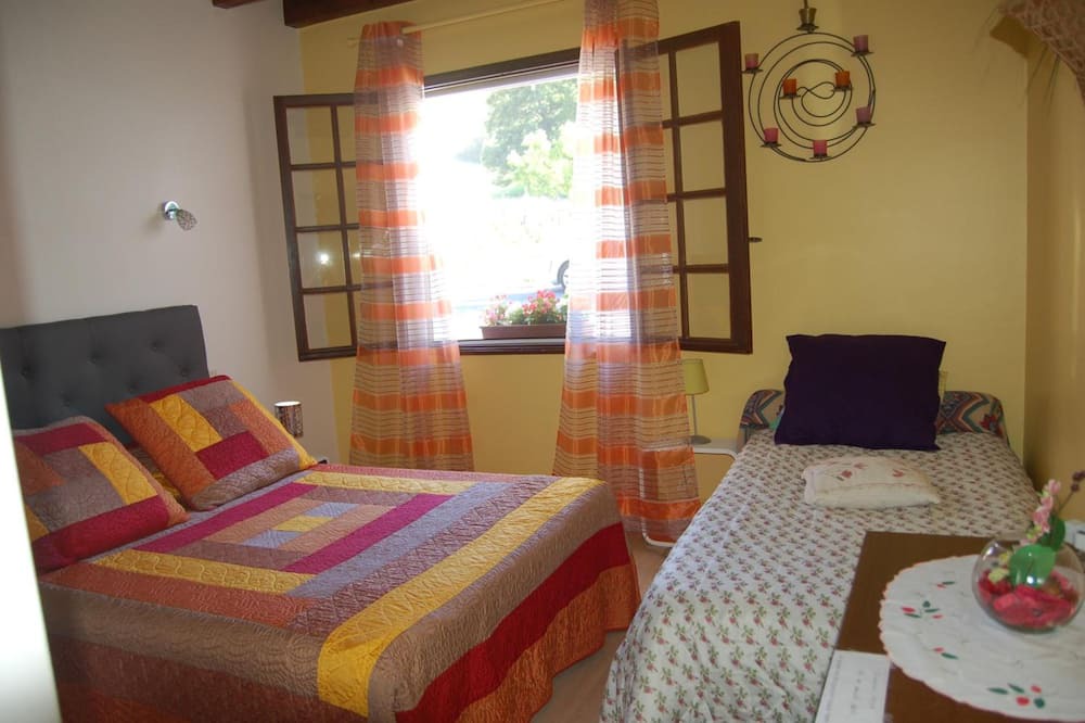 Saint-Jean-le-Vieux Bed & Breakfast | Chambre d'hôtes Zubiata