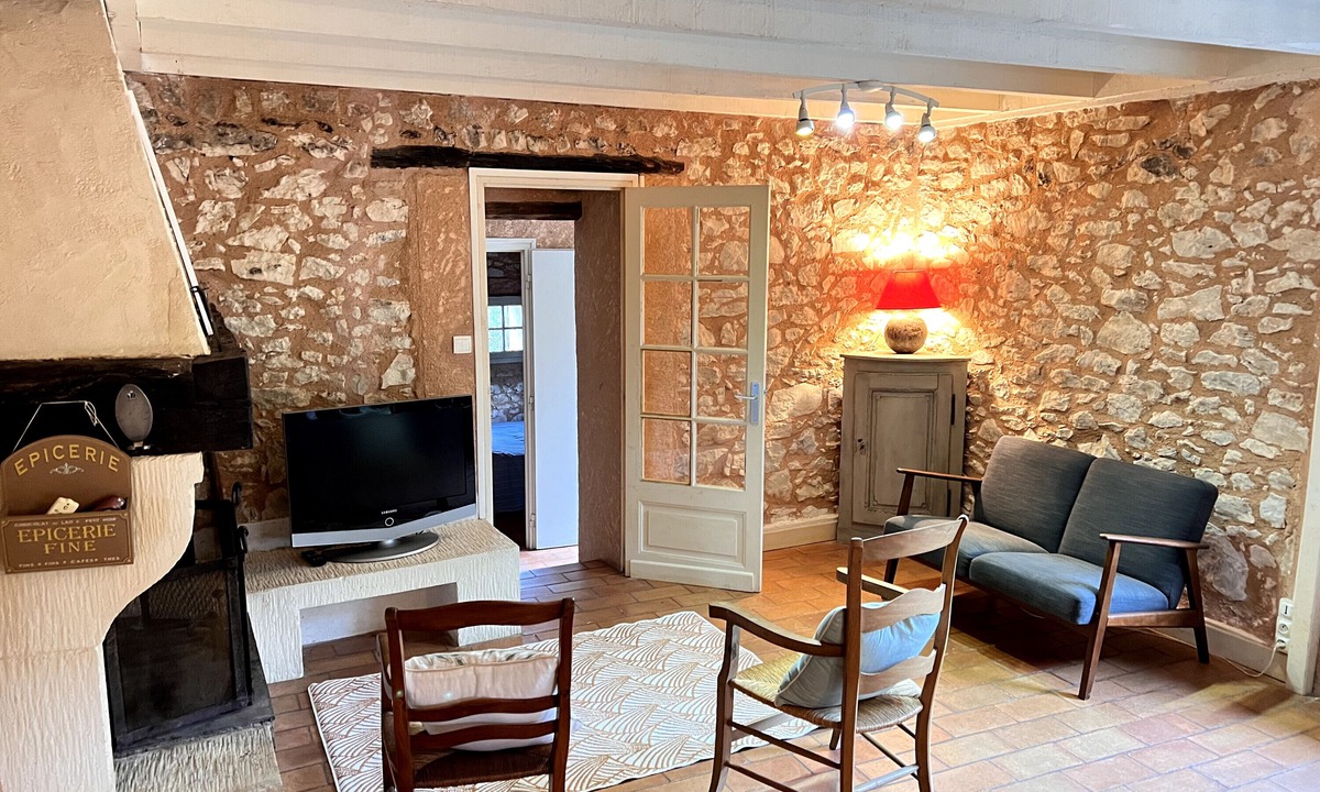 Monflanquin House | Holiday Home 'Gite Triguedina 6 Personnes Piscine' with Private Pool, Private Terrace and Wi-Fi