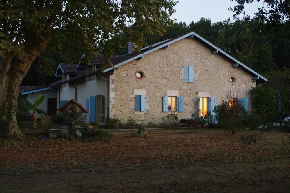 Angoume House | Guest House 'Chambre D'hôtes Edelweiss' with Mountain View, Wi-Fi and Air Conditioning