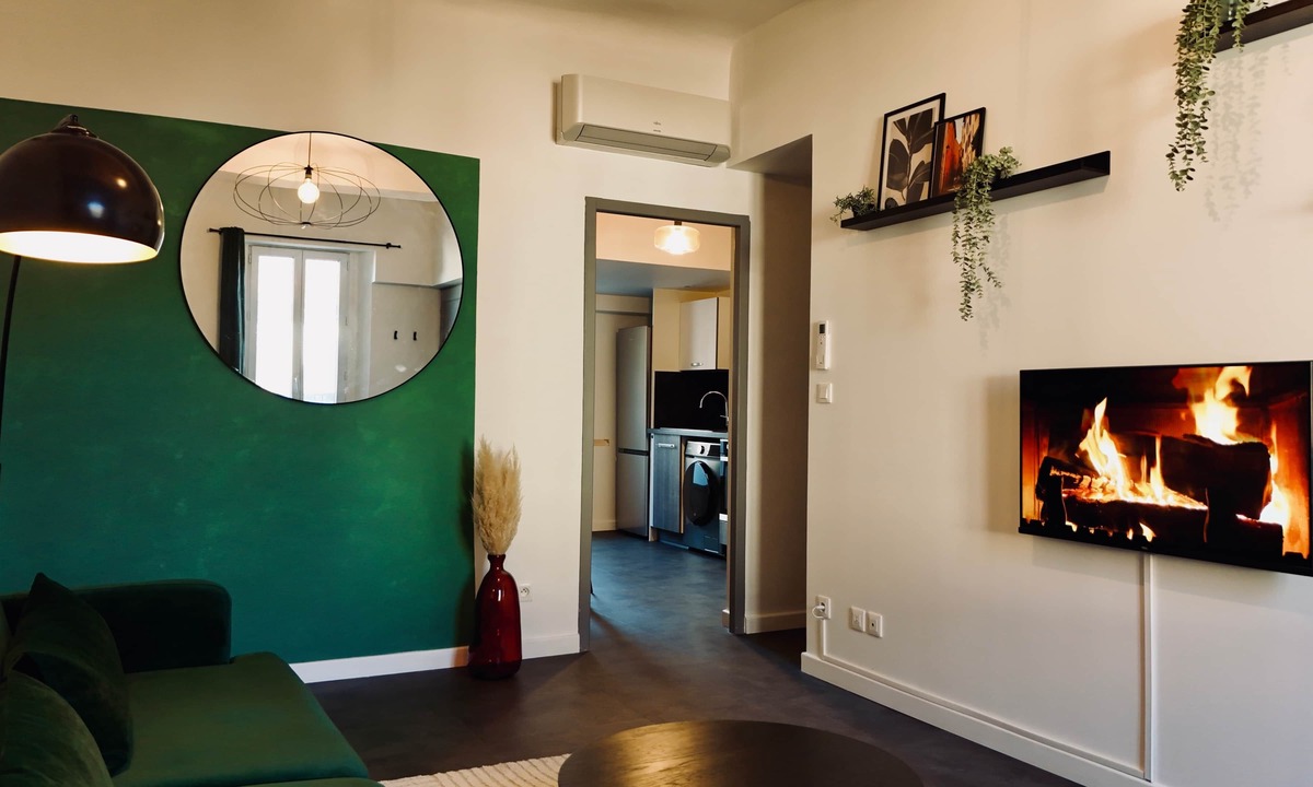 Brignoles Apartment | Juni - Air-conditioned & Balcony
