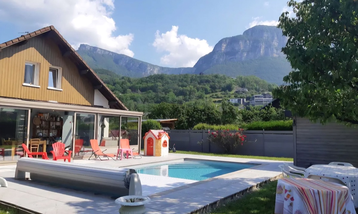 Saint-Alban-Leysse House | House between lakes and mountains with swimming pool