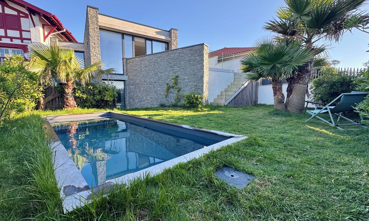 Biarritz Villa | Front-line architect-designed villa with ocean view