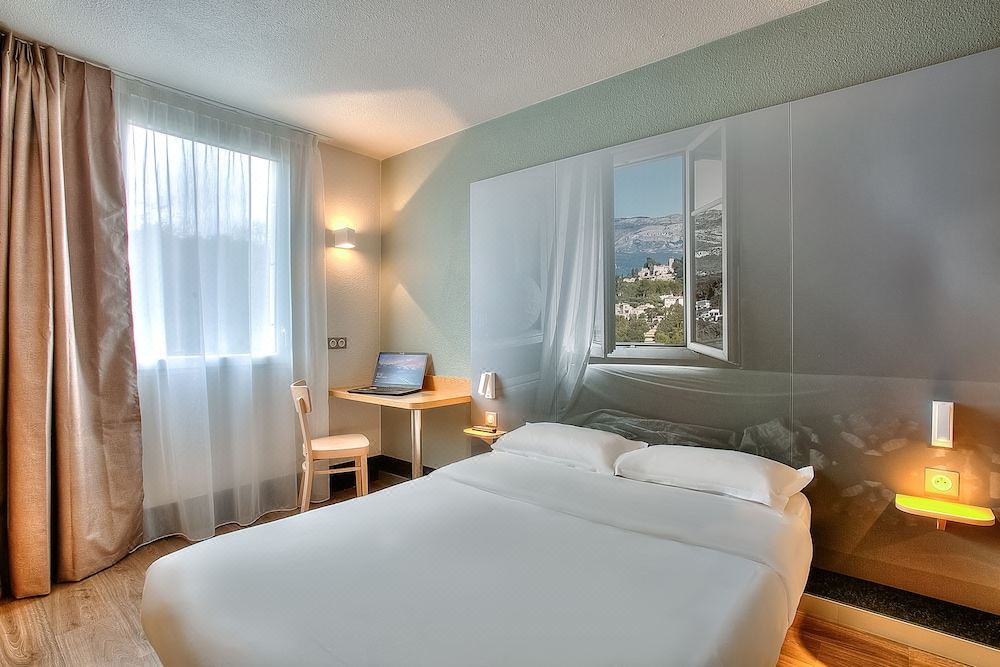 Photo of Bedroom in Biot