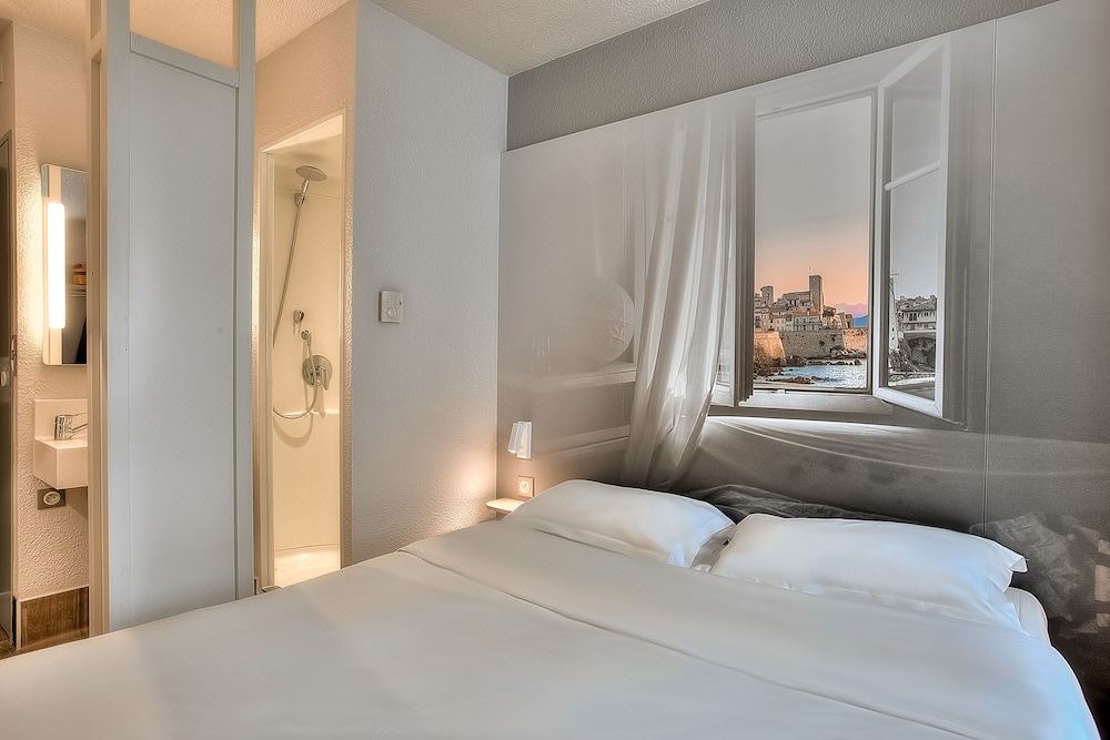 Photo of Bedroom in Biot