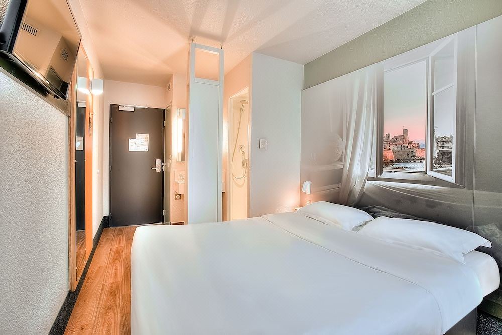 Photo of Bedroom in Biot