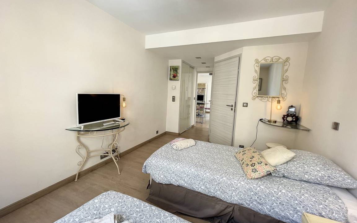 Photo of Bedroom in Prado - Republique