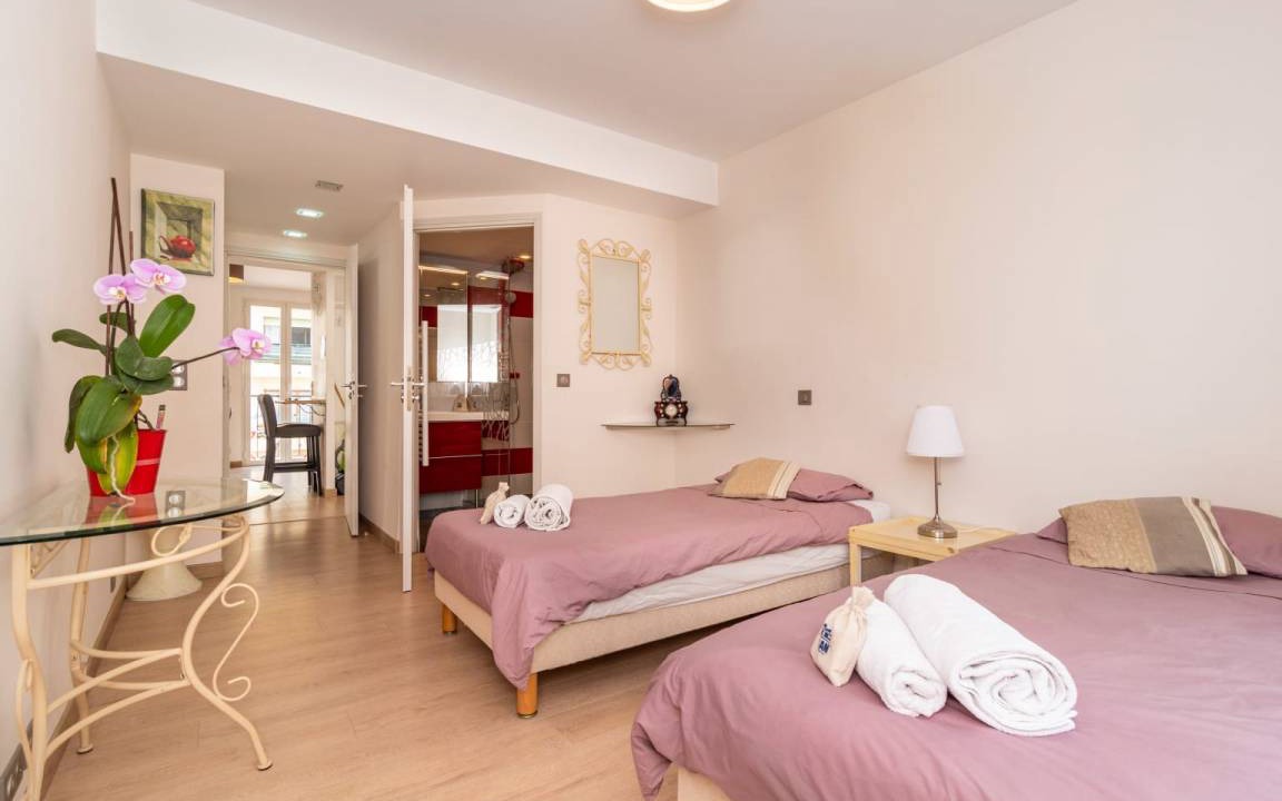 Photo of Bedroom in Prado - Republique