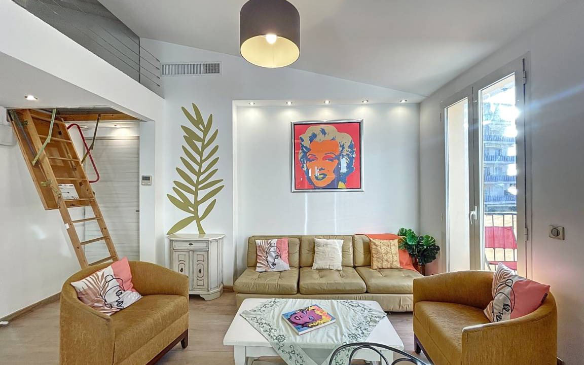 Photo of Livingroom in Prado - Republique