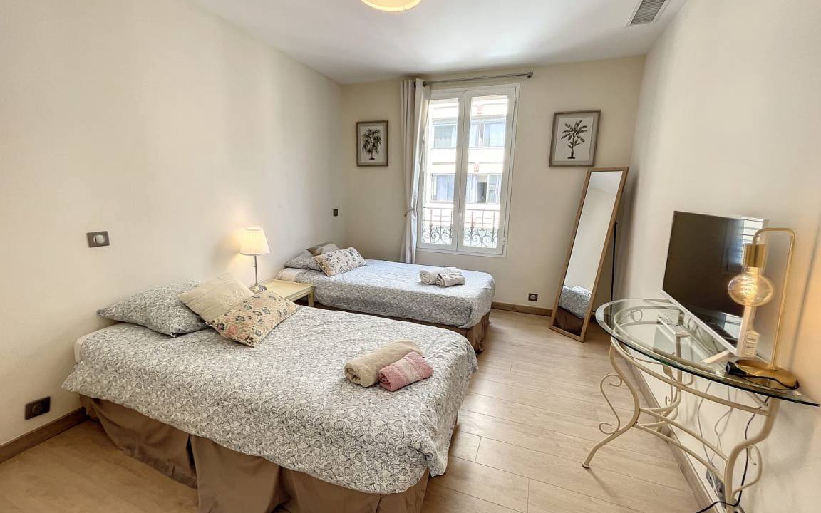 Photo of Bedroom in Prado - Republique