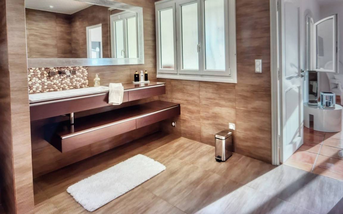 Photo of Bathroom in Aspremont