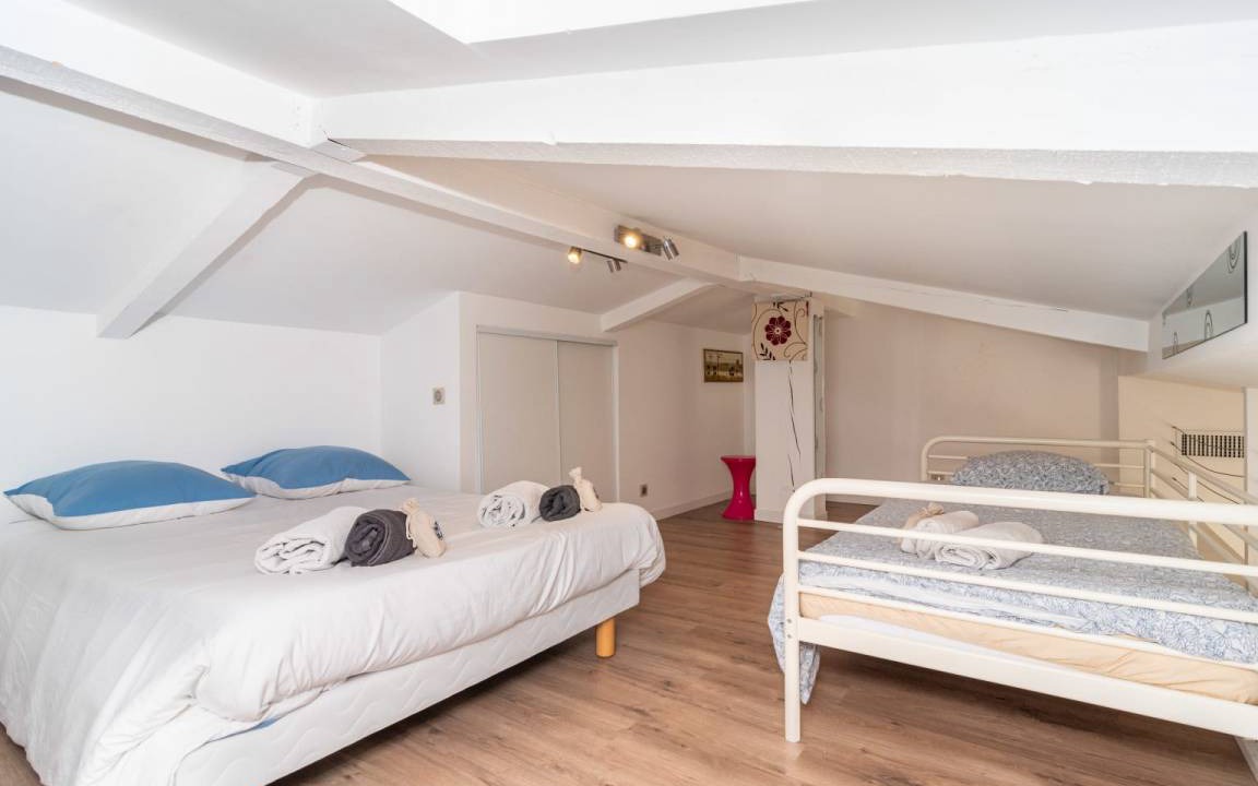 Photo of Bedroom in Prado - Republique