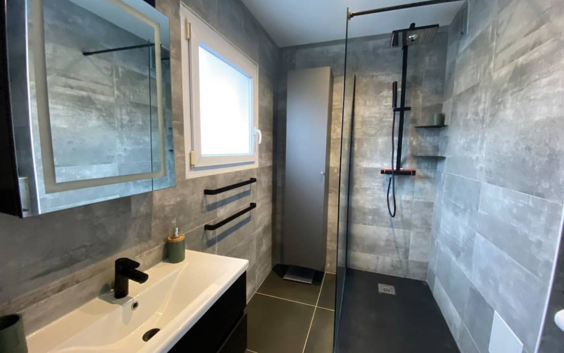 Photo of Bathroom in Carnot