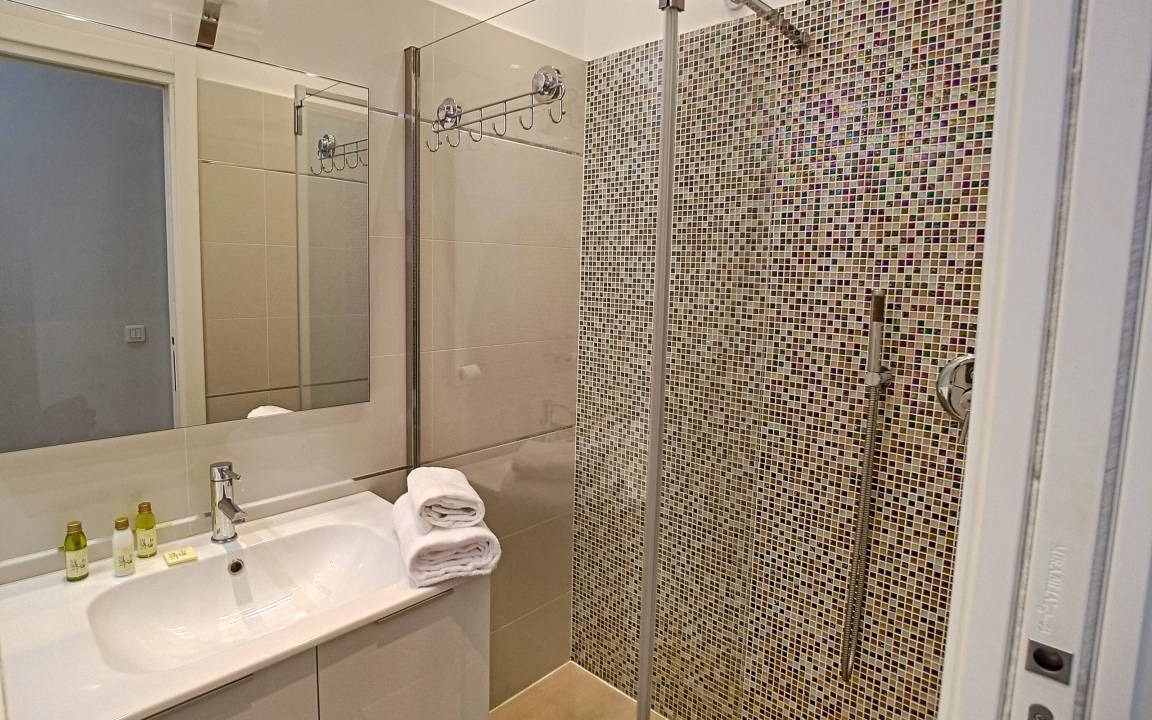 Photo of Bathroom in Carre d'Or