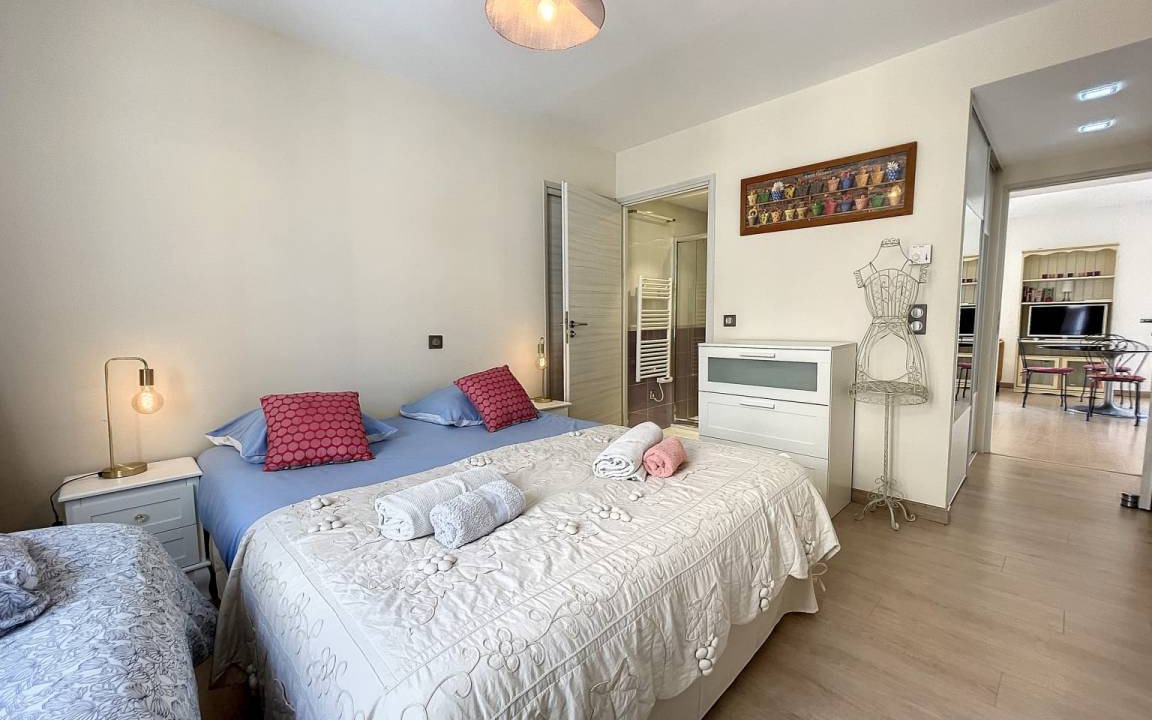 Photo of Bedroom in Prado - Republique