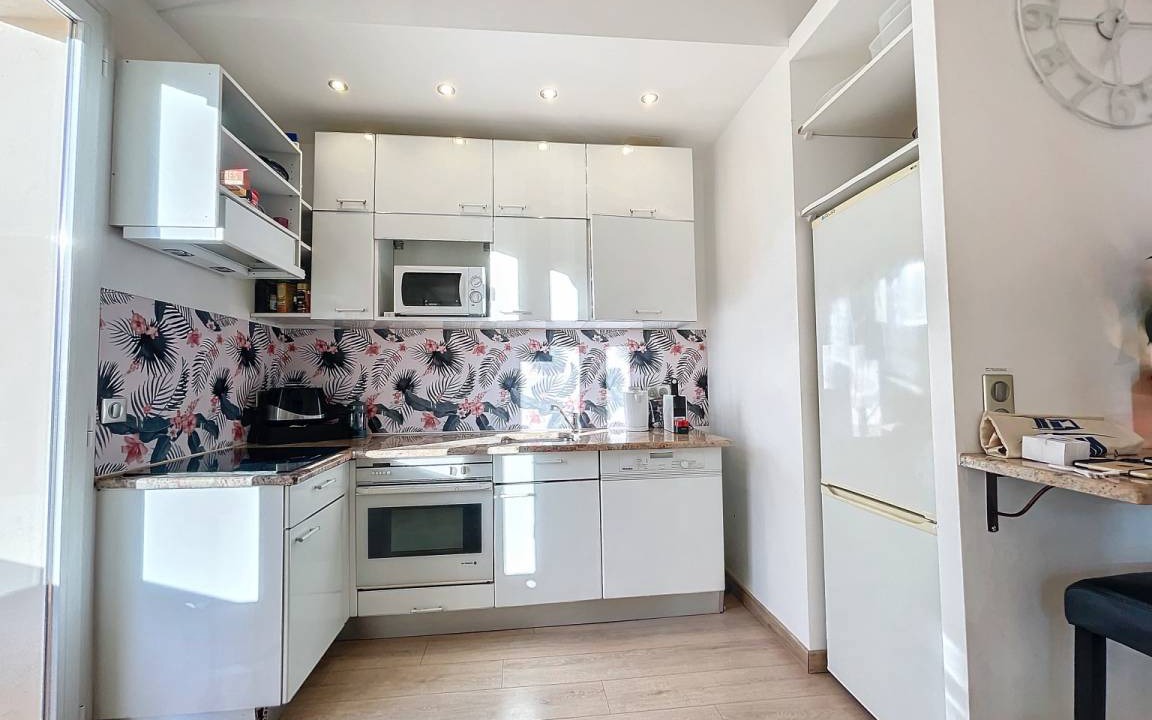 Photo of Kitchen in Prado - Republique