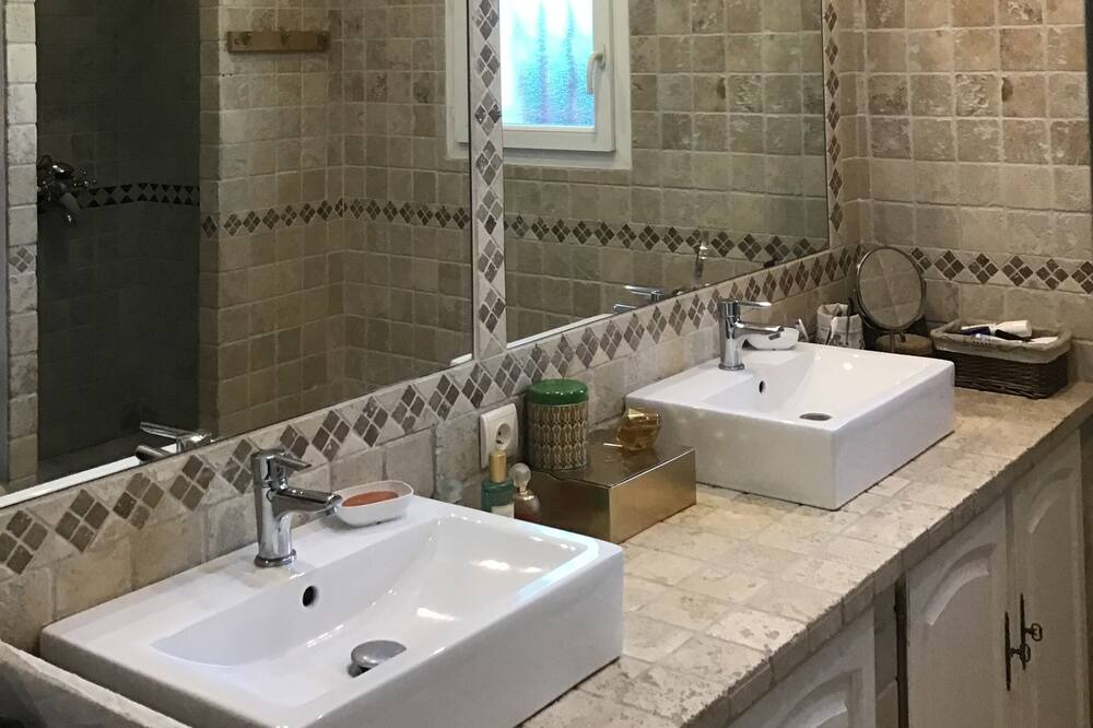 Photo of Bathroom in Cogolin