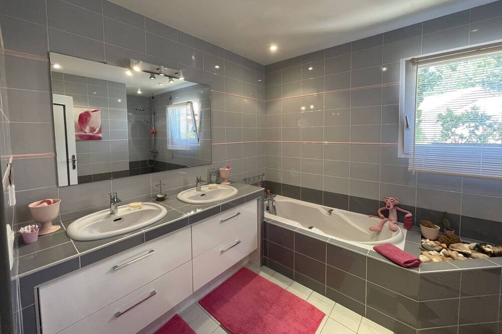 Photo of Bathroom in Prefailles