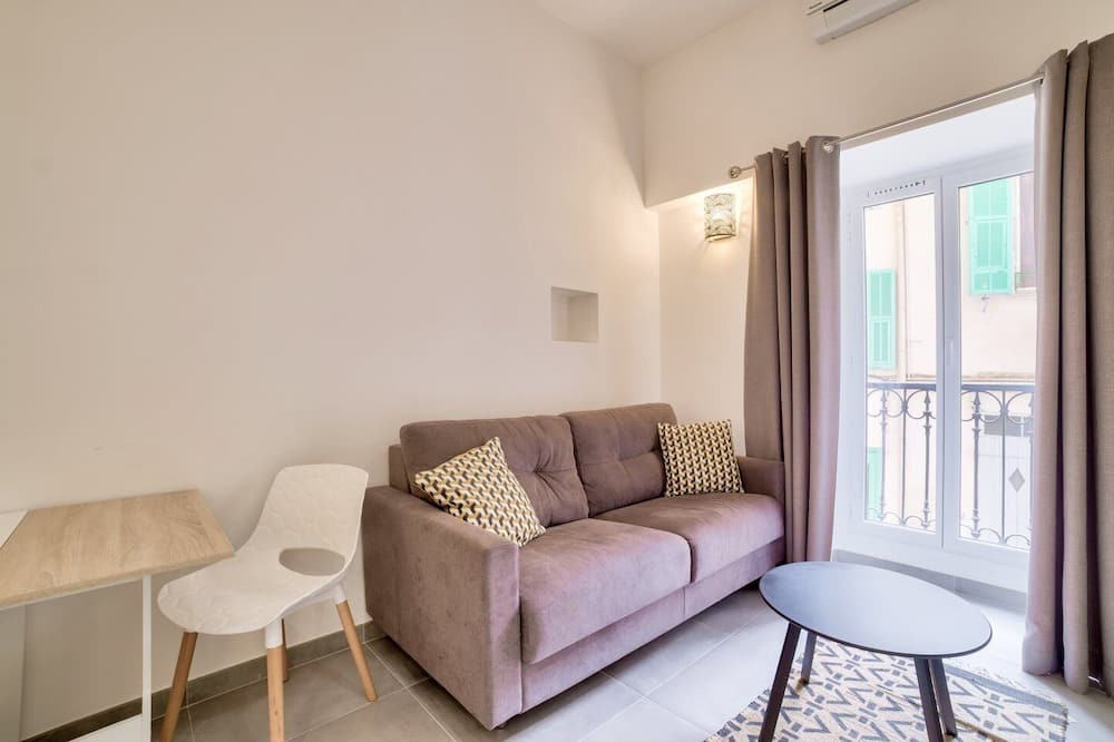 Photo of Livingroom in Lepante Quarter