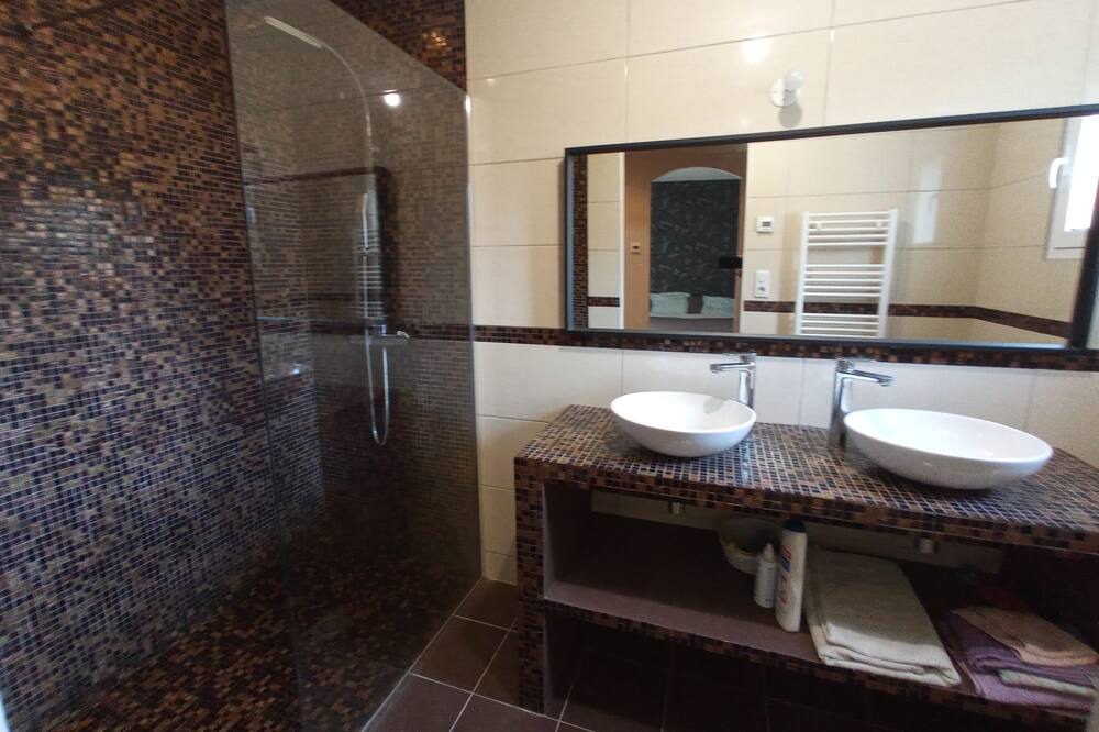 Photo of Bathroom in Chaillevette