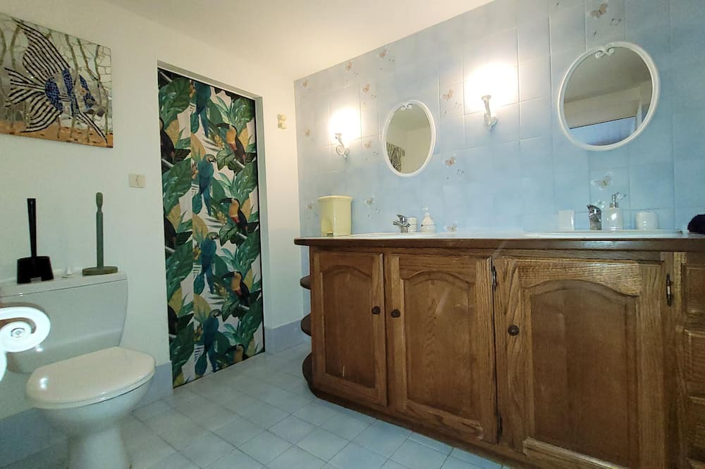 Photo of Bathroom in Saubrigues