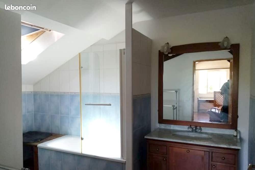 Photo of Bathroom in Saint-Jean-de-Marsacq