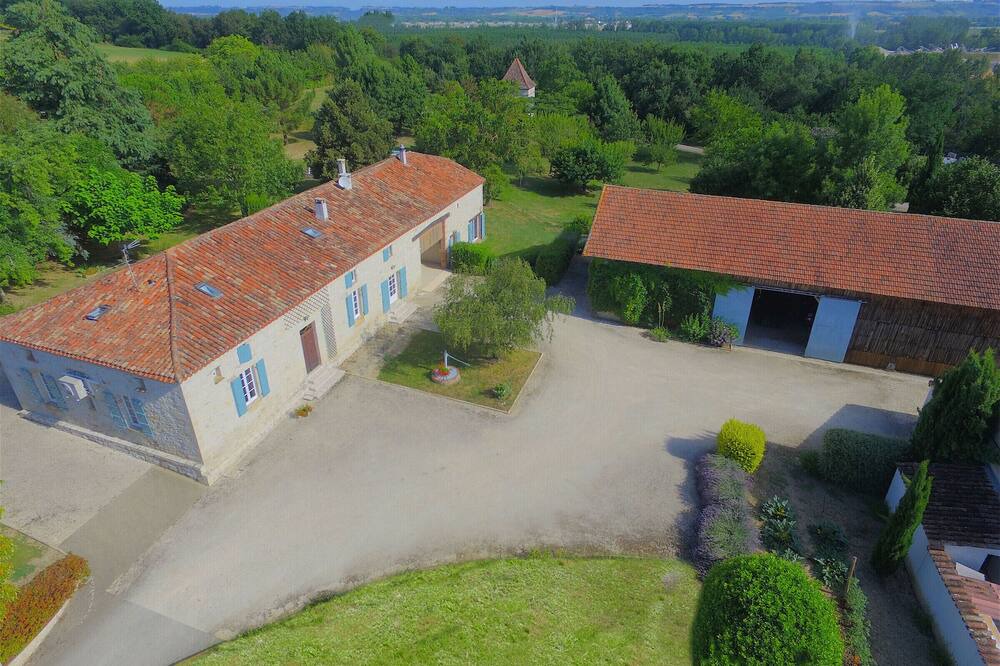 Photo of Outdoor in Saint-Loup