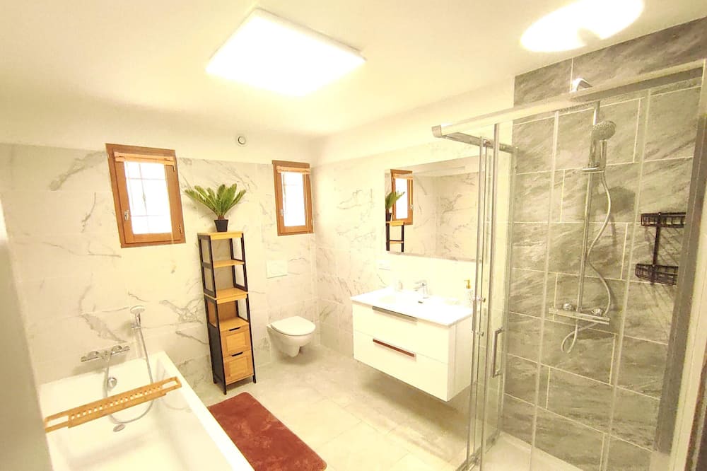 Photo of Bathroom in Escragnolles