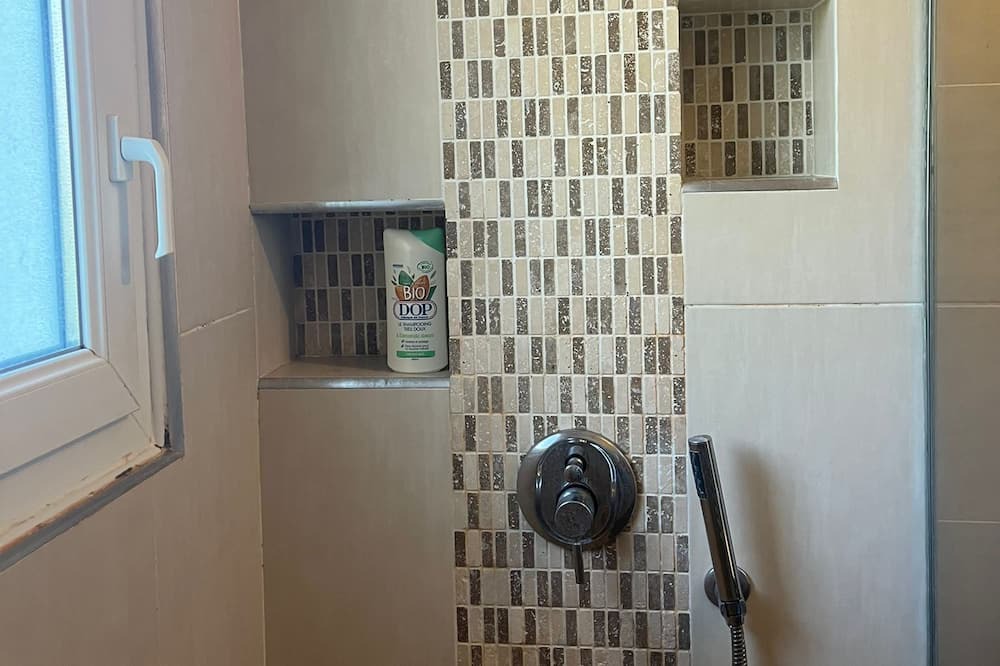 Photo of Bathroom in Pey