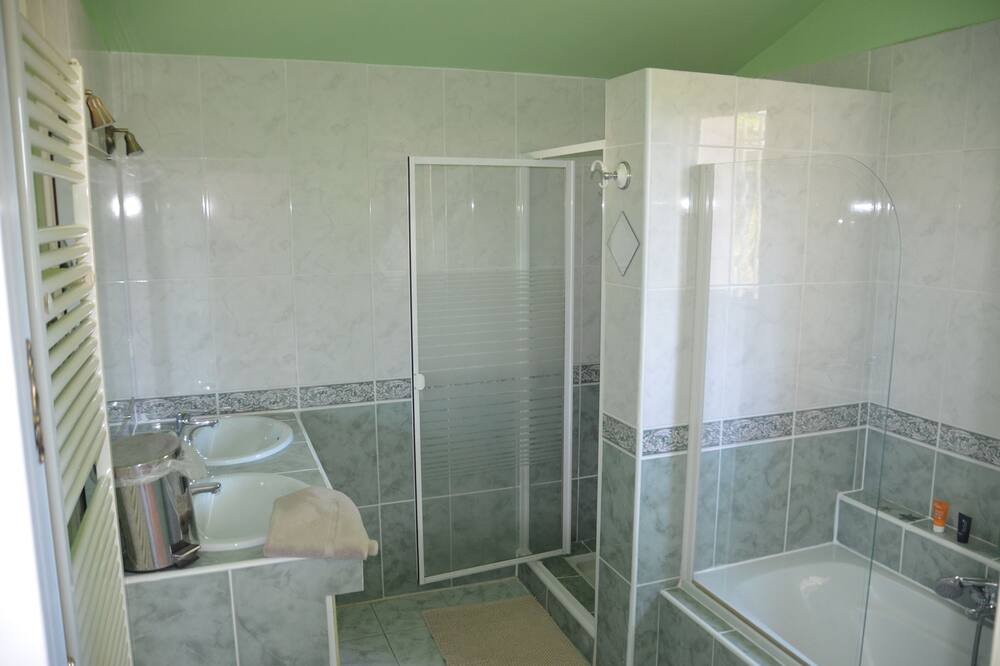 Photo of Bathroom in Lahonce
