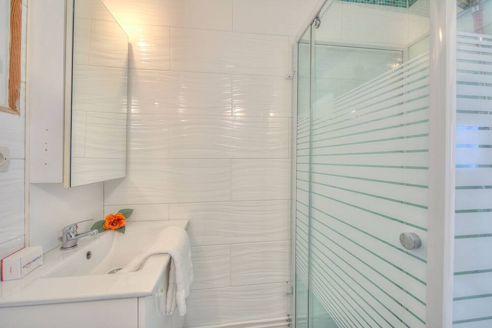 Photo of Bathroom in Tourrette-Levens