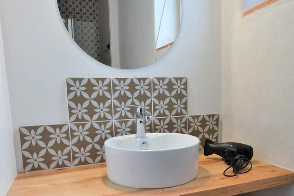 Photo of Bathroom in Pey