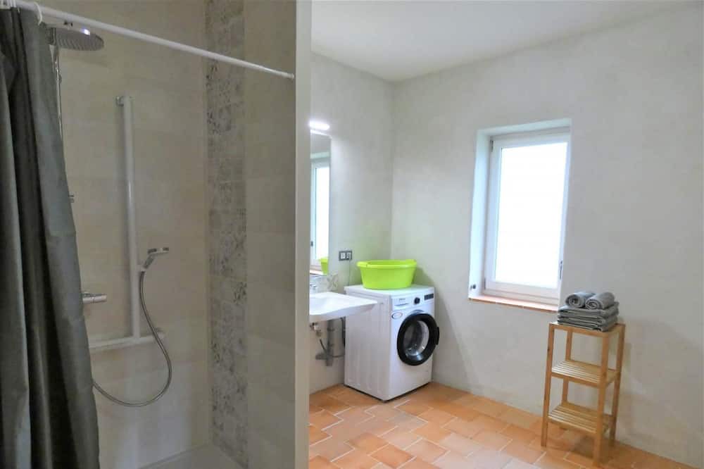 Photo of Bathroom in Pey
