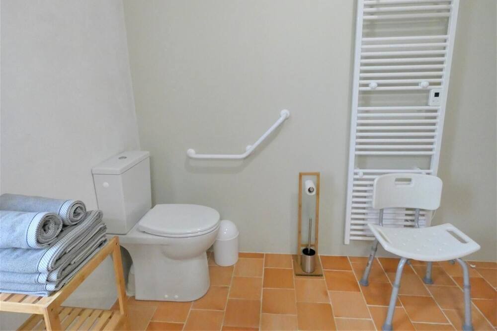 Photo of Bathroom in Pey