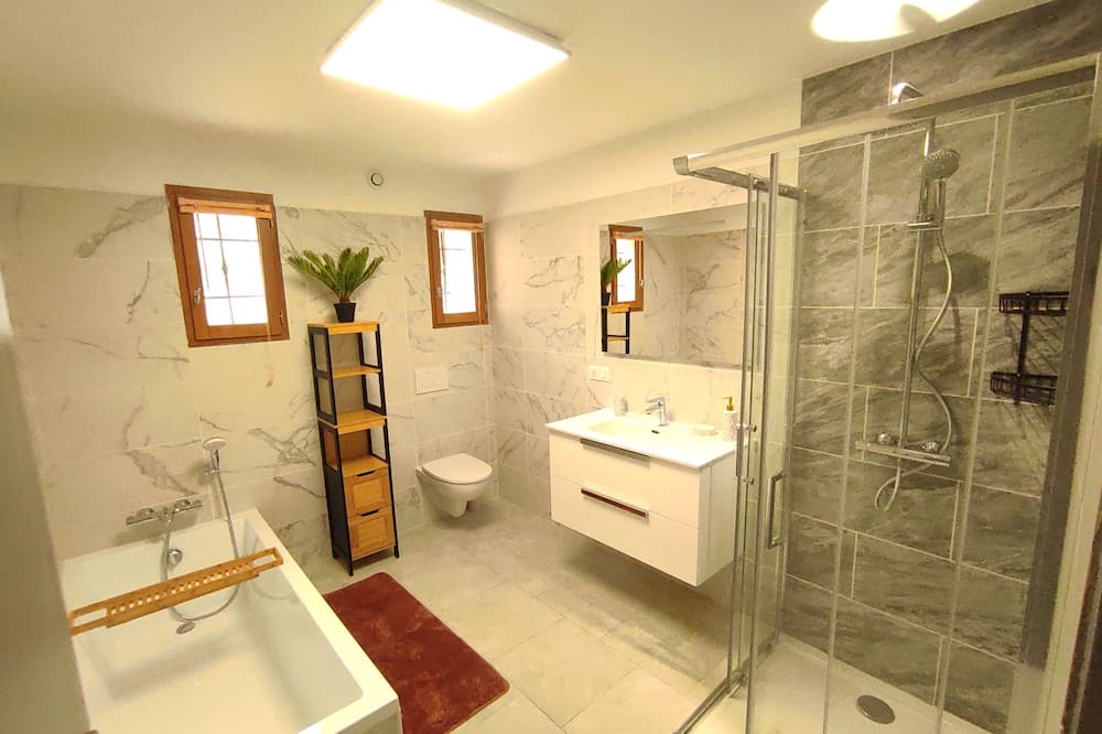 Photo of Bathroom in Escragnolles