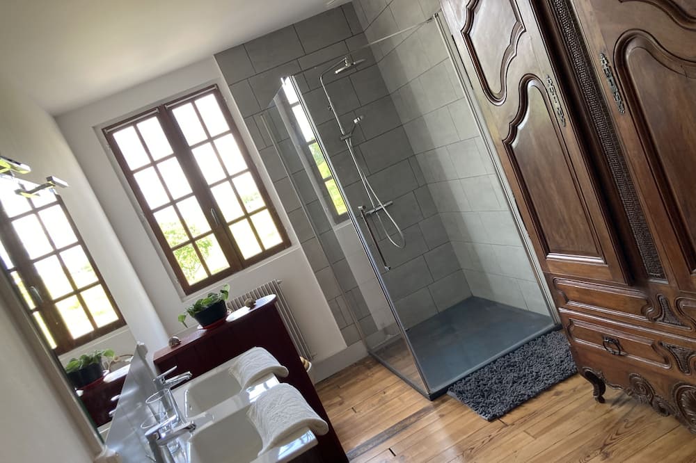 Photo of Bathroom in Ilharre