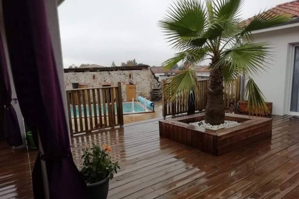 Photo of Patio Balcony in Saint-Vincent-de-Paul