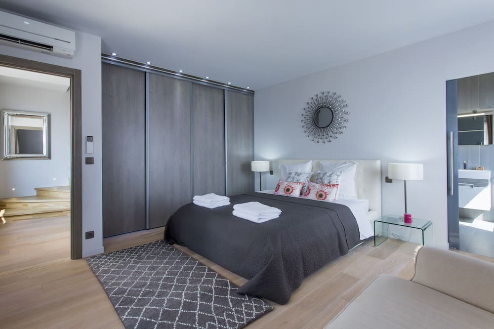 Photo of Bedroom in Espero-Pax