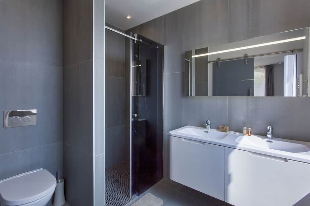 Photo of Bathroom in Espero-Pax