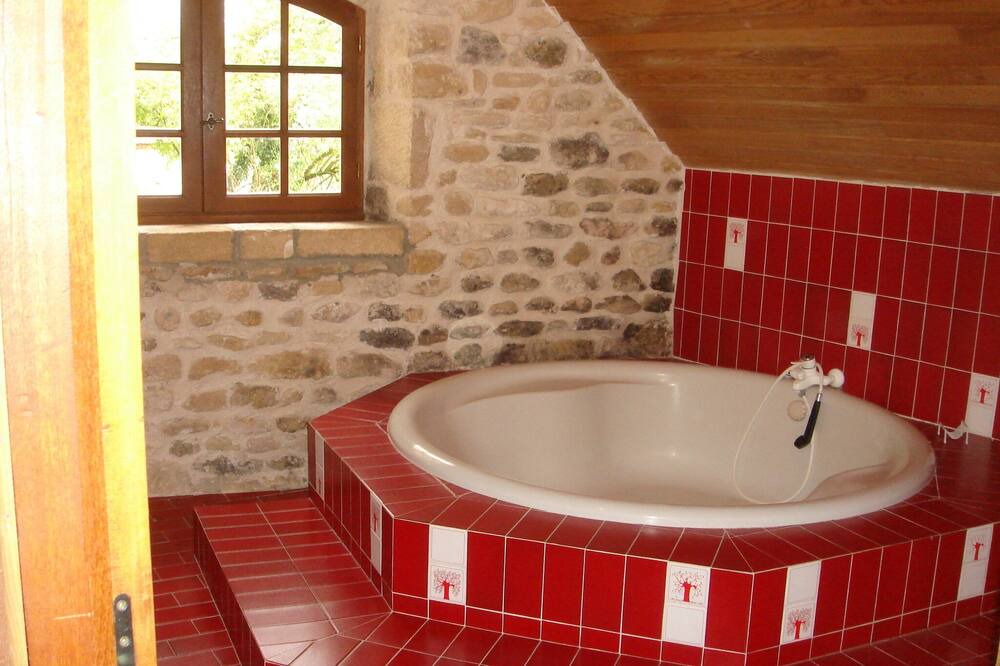 Photo of Bathroom in Auriac-du-Perigord