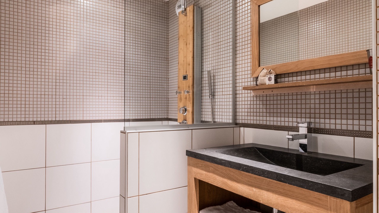 Photo of Bathroom in Arc-1600