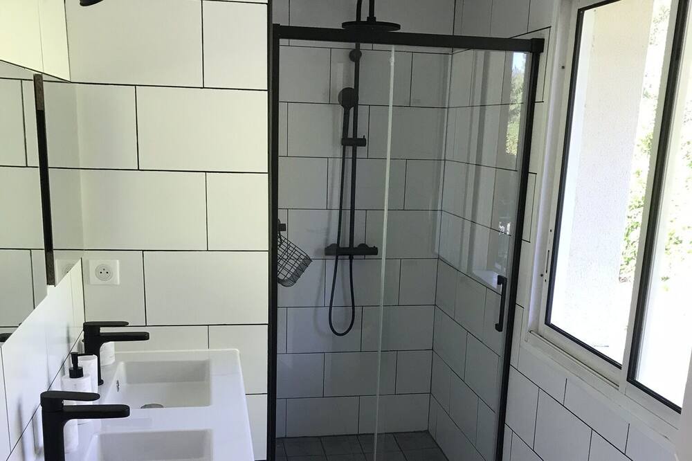 Photo of Bathroom in Candresse