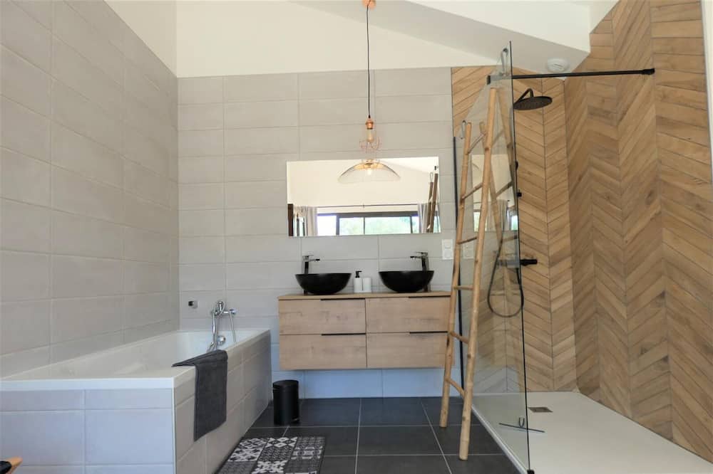 Photo of Bathroom in Saint-Lon-les-Mines