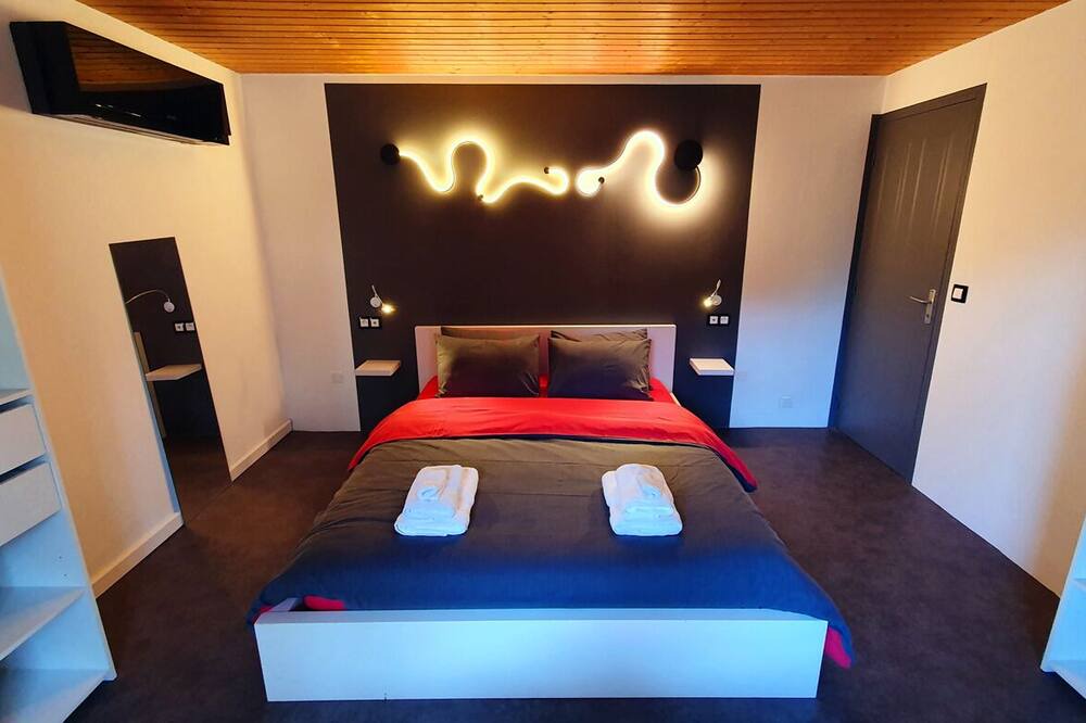 Photo of Bedroom in Saint-Vincent-de-Tyrosse