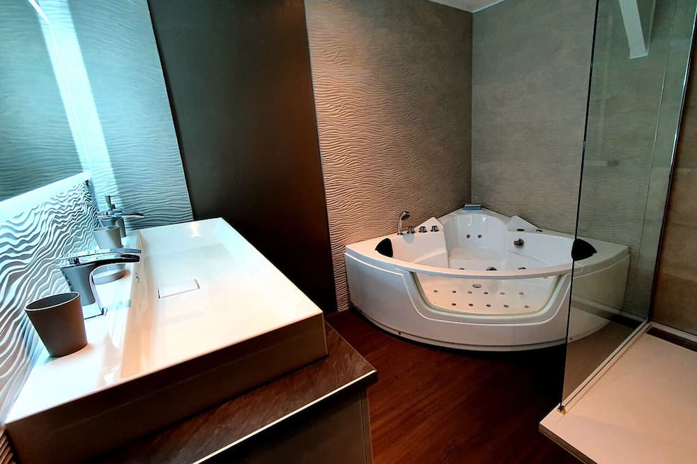 Photo of Bathroom in Saint-Vincent-de-Tyrosse