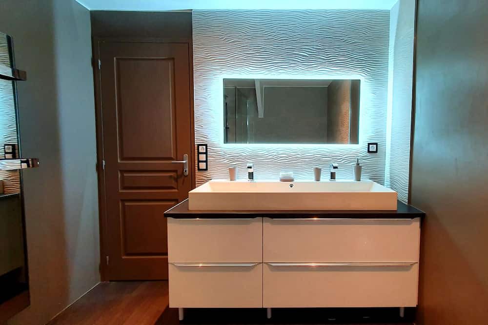 Photo of Bathroom in Saint-Vincent-de-Tyrosse