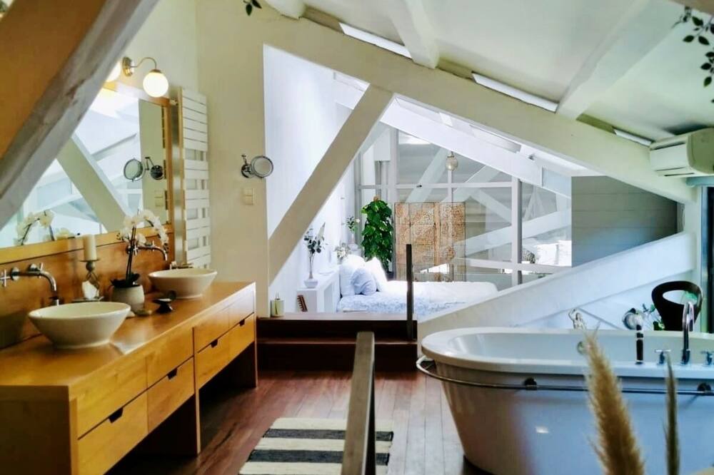 Photo of Bathroom in 6th Arrondissement