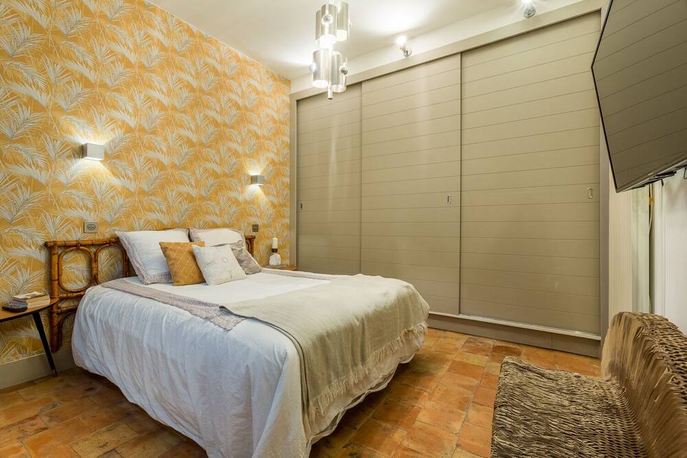 Photo of Bedroom in 6th Arrondissement